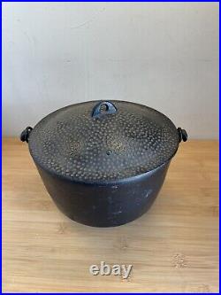 Cast Iron Dutch Oven/Bean Pot /w Lid & Handle Hammered