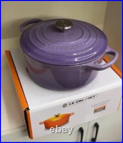 Le Creuset 4.2 liter/24cm round cast iron Dutch oven purple
