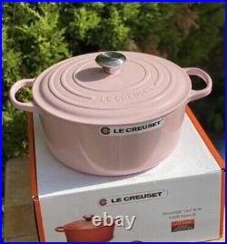 Le Creuset 4.5 Qt. Enameled Cast Iron Signature Round Dutch Oven Light Pink