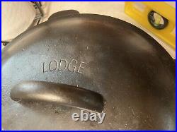 Lodge Arc Logo Snowman #8 Dutch Oven Mint Condition WithLid. Gas/Grate Only